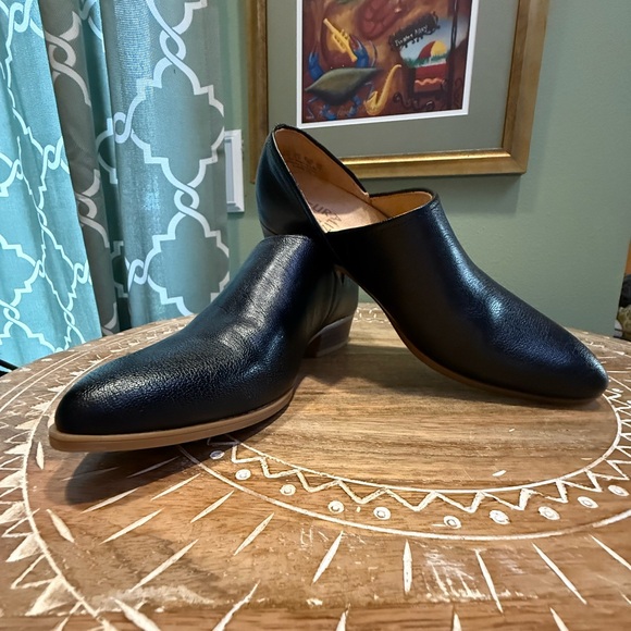 NWOT - Naturalizer Carlyn Black Leather Mules - Size 6 - Picture 1 of 16